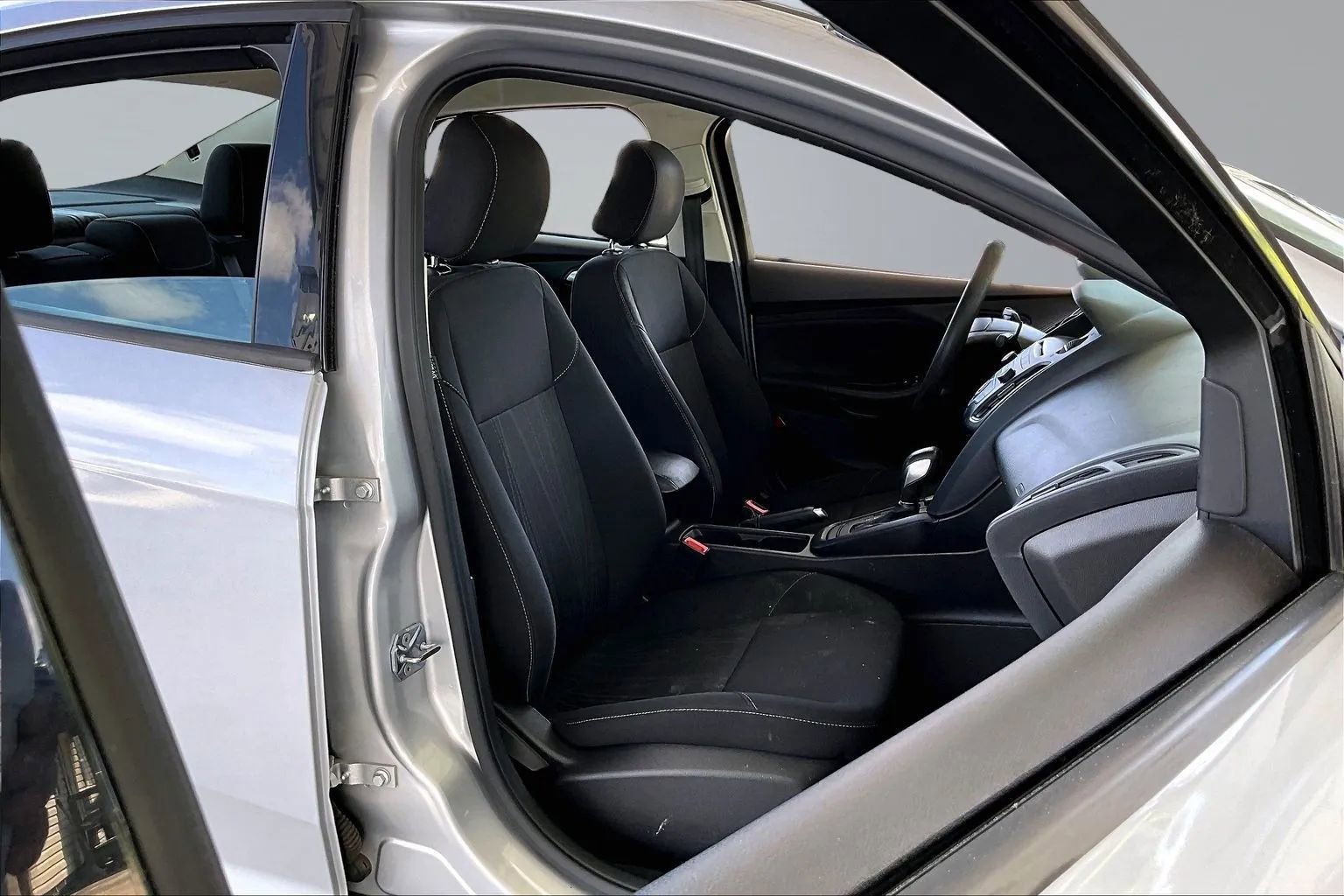 Used 2017 Ford Focus SE FWD image 24