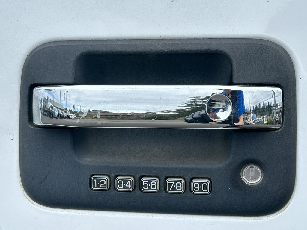 Used 2012 Ford F150 XLT w/ XLT Chrome Pkg AWD/4WD image 16