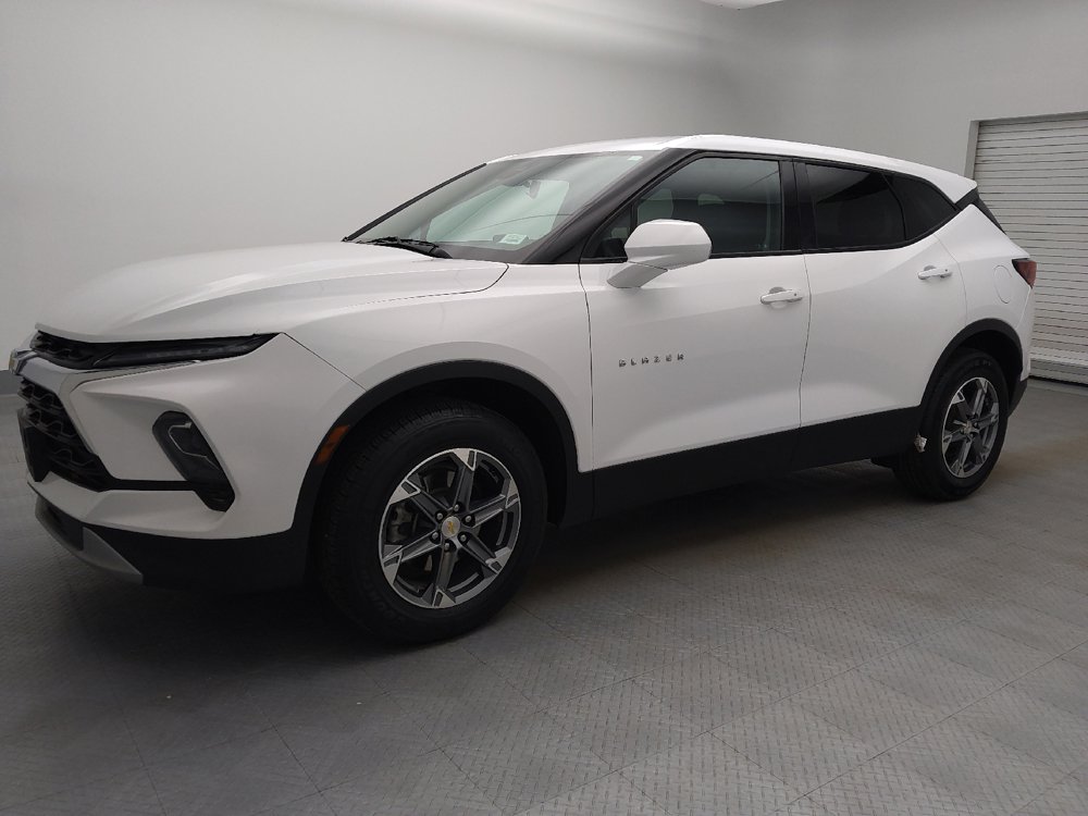 Used 2023 Chevrolet Blazer LT image 2