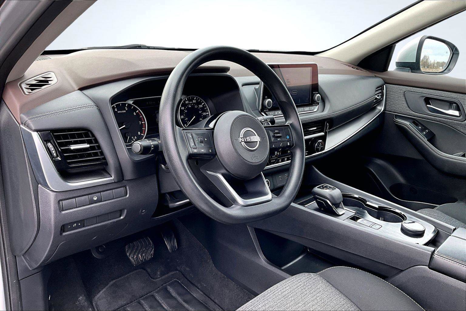 Used 2023 Nissan Rogue SV image 15