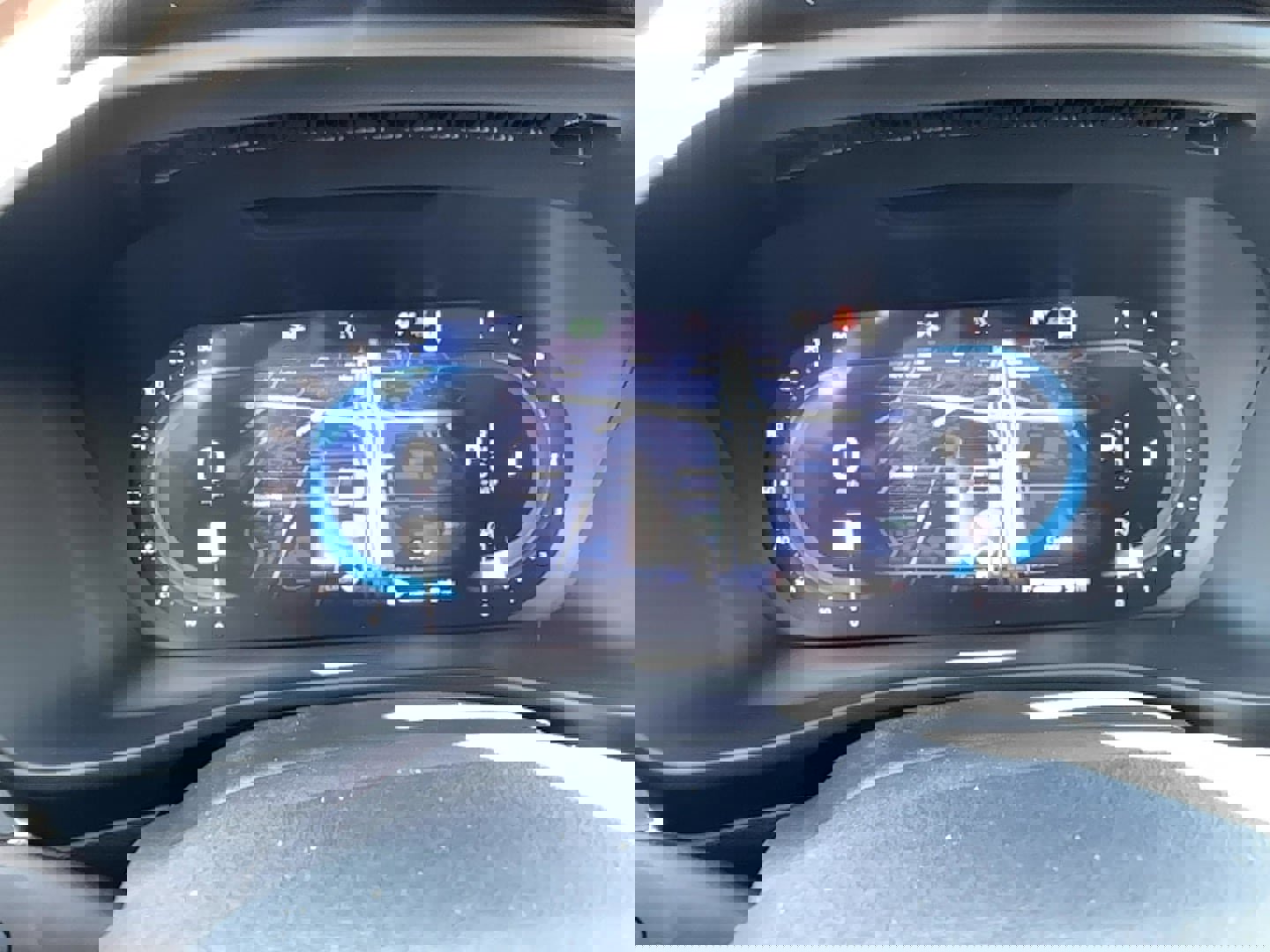 New 2025 Volvo XC40 B5 Ultra w/ Protection Package image 21