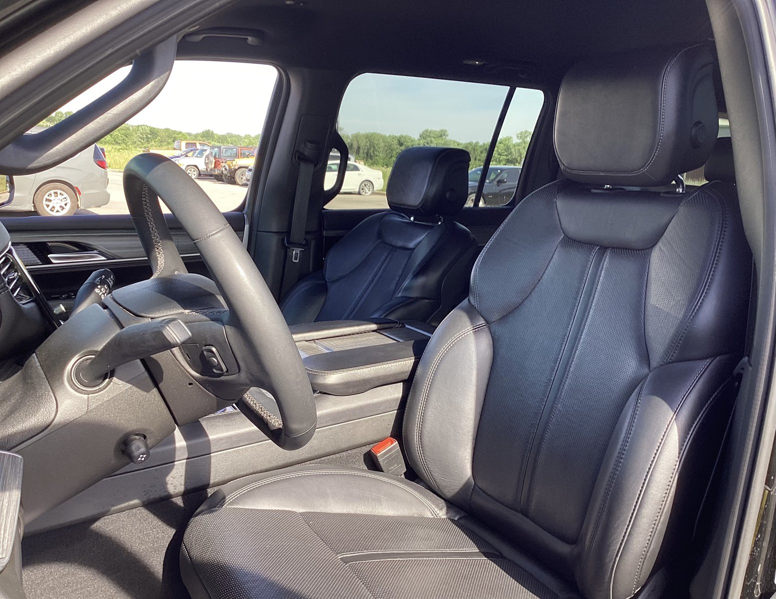Used 2024 Jeep Wagoneer L Series II w/ Flexible Seating Group AWD/4WD image 10