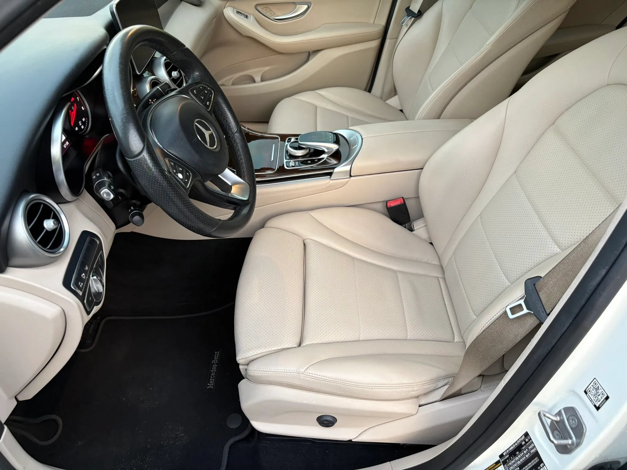 Used 2017 Mercedes-Benz GLC 300 4MATIC image 13