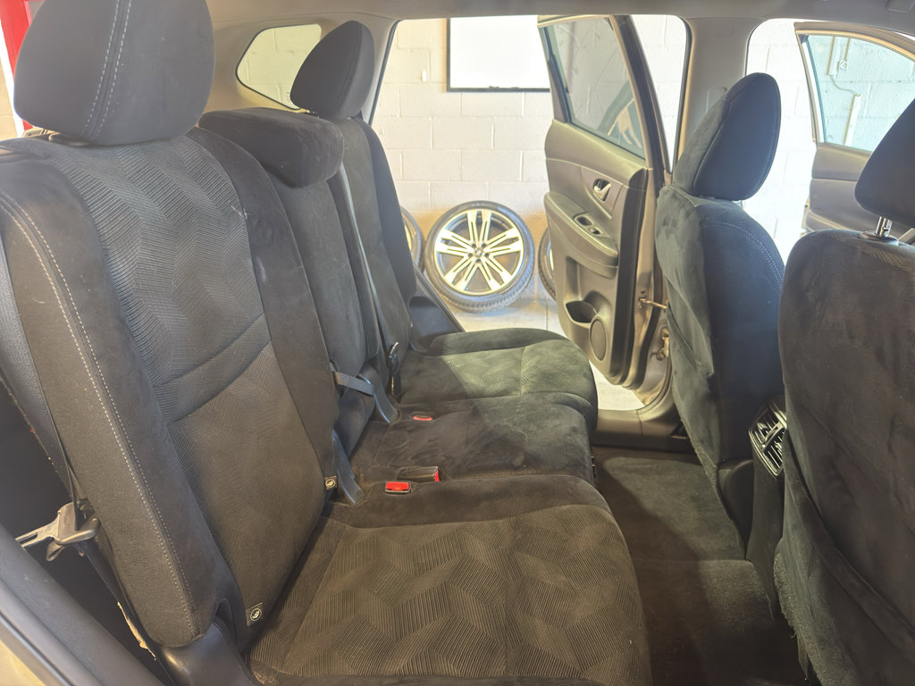 Used 2015 Nissan Rogue SV w/ SV Premium Package image 24