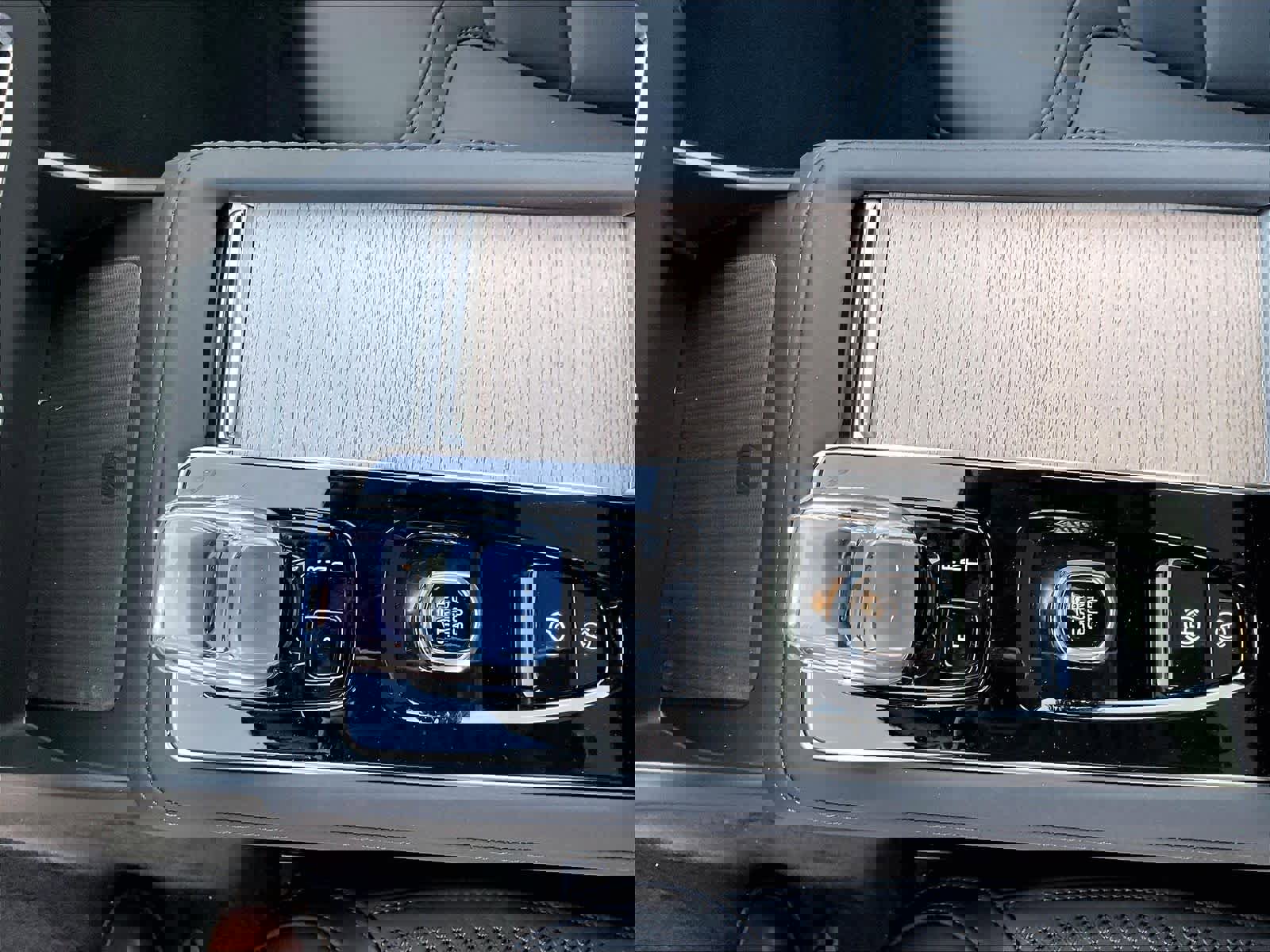 New 2026 Volvo XC90 B5 Plus w/ Protection Package image 10