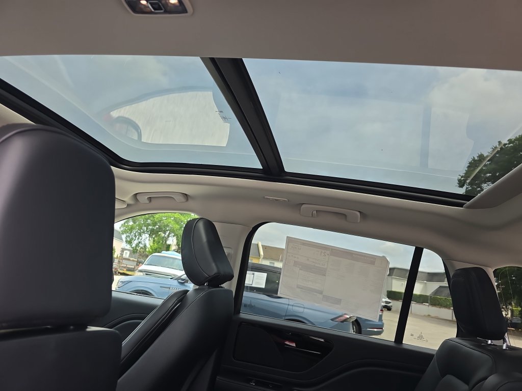 New 2026 Lincoln Aviator 2WD w/ Jet Appearance Package image 26