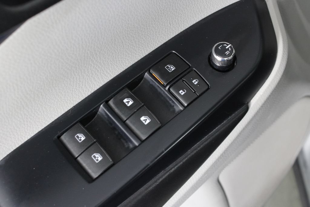 Used 2019 Toyota Highlander XLE AWD/4WD image 23