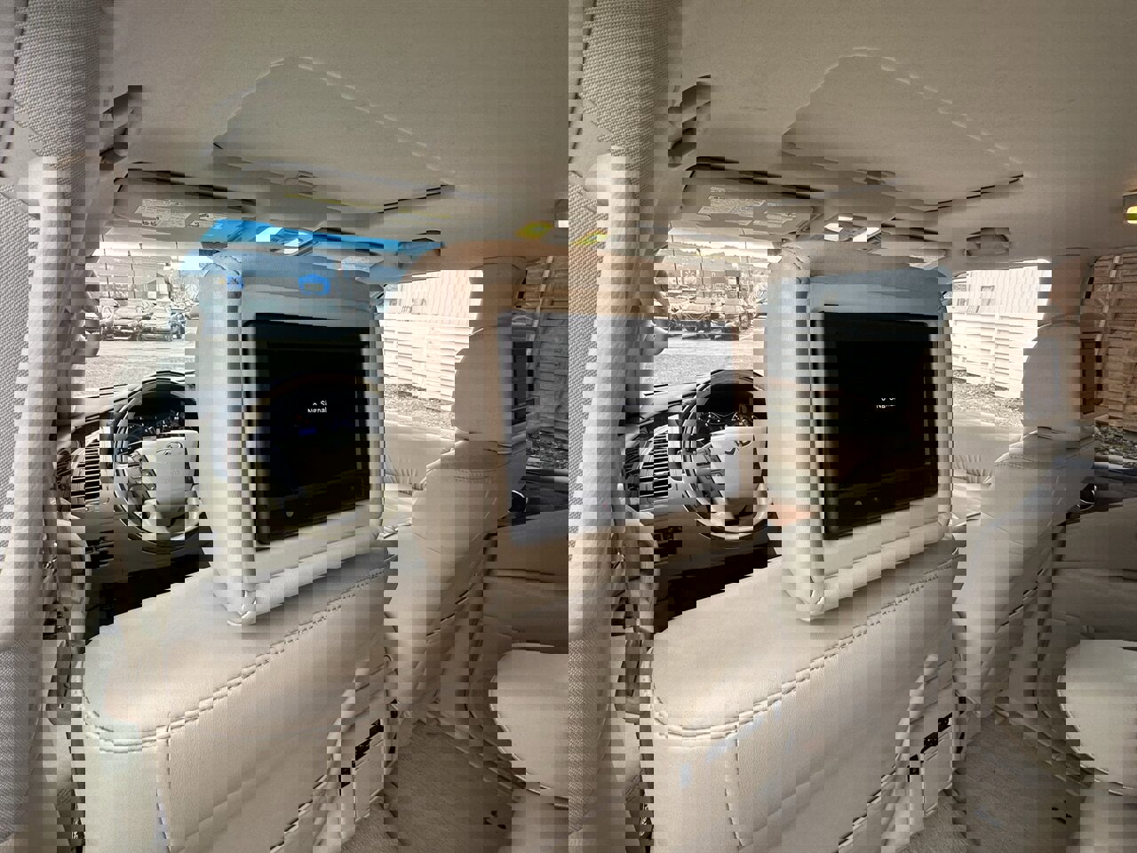 Used 2014 INFINITI QX80 4WD w/ Deluxe Touring Package image 12