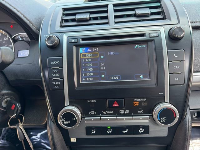 Used 2014 Toyota Camry SE image 17