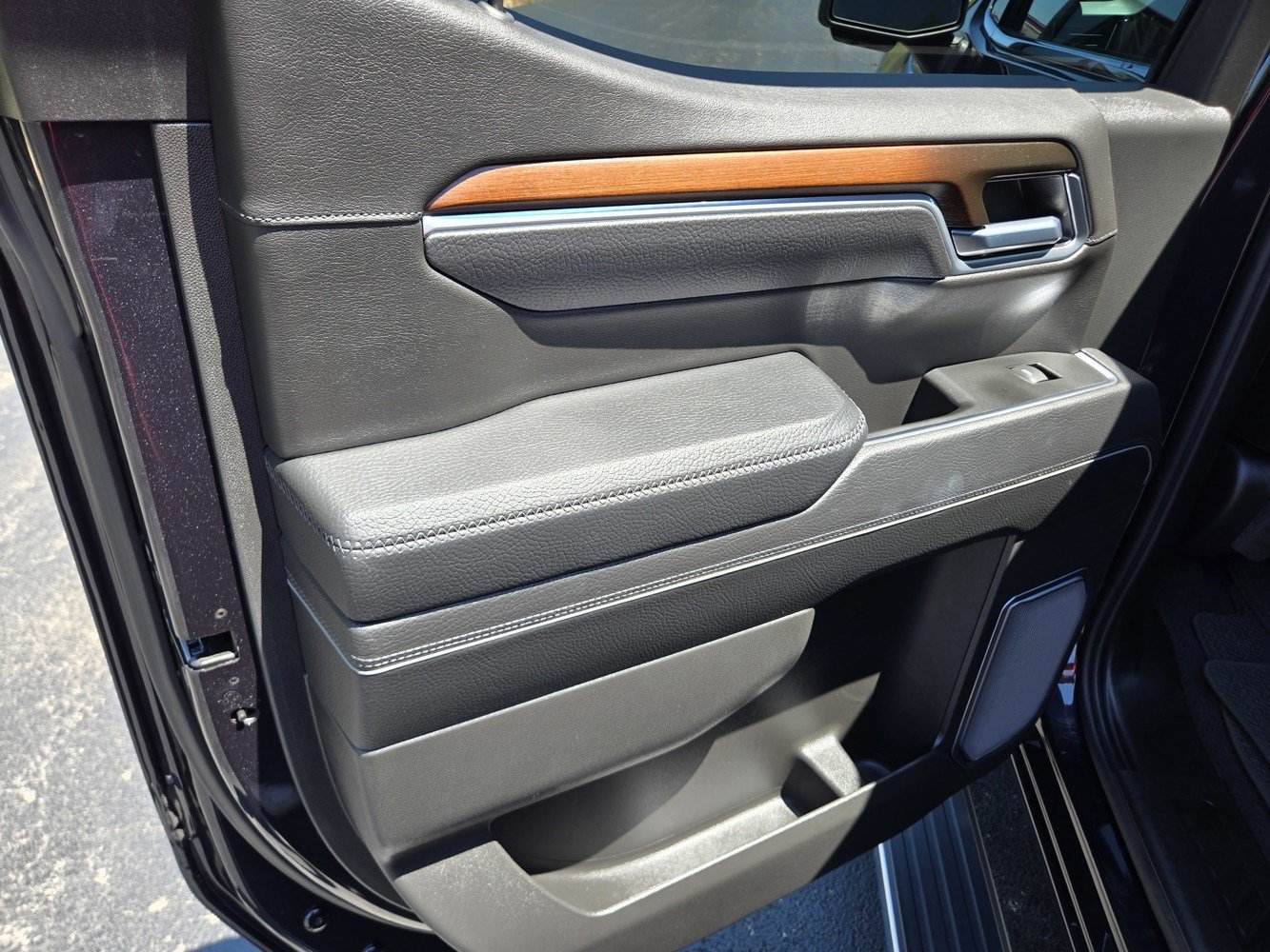 Certified 2026 GMC Sierra 1500 Denali w/ Denali Reserve Package AWD/4WD image 38