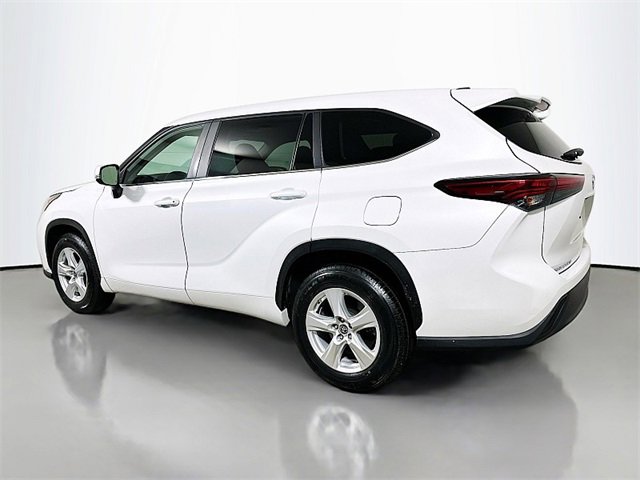 Used 2023 Toyota Highlander LE image 5