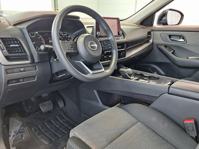 Used 2023 Nissan Rogue SV FWD image 8