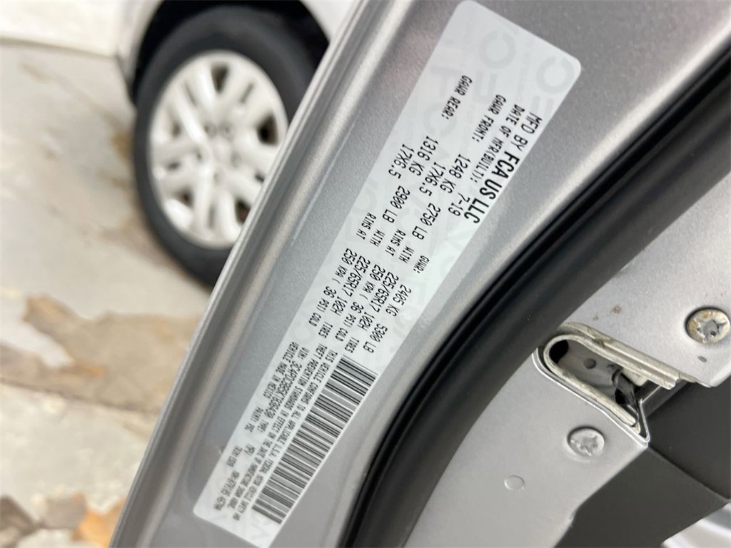 Used 2019 Dodge Journey SE image 27