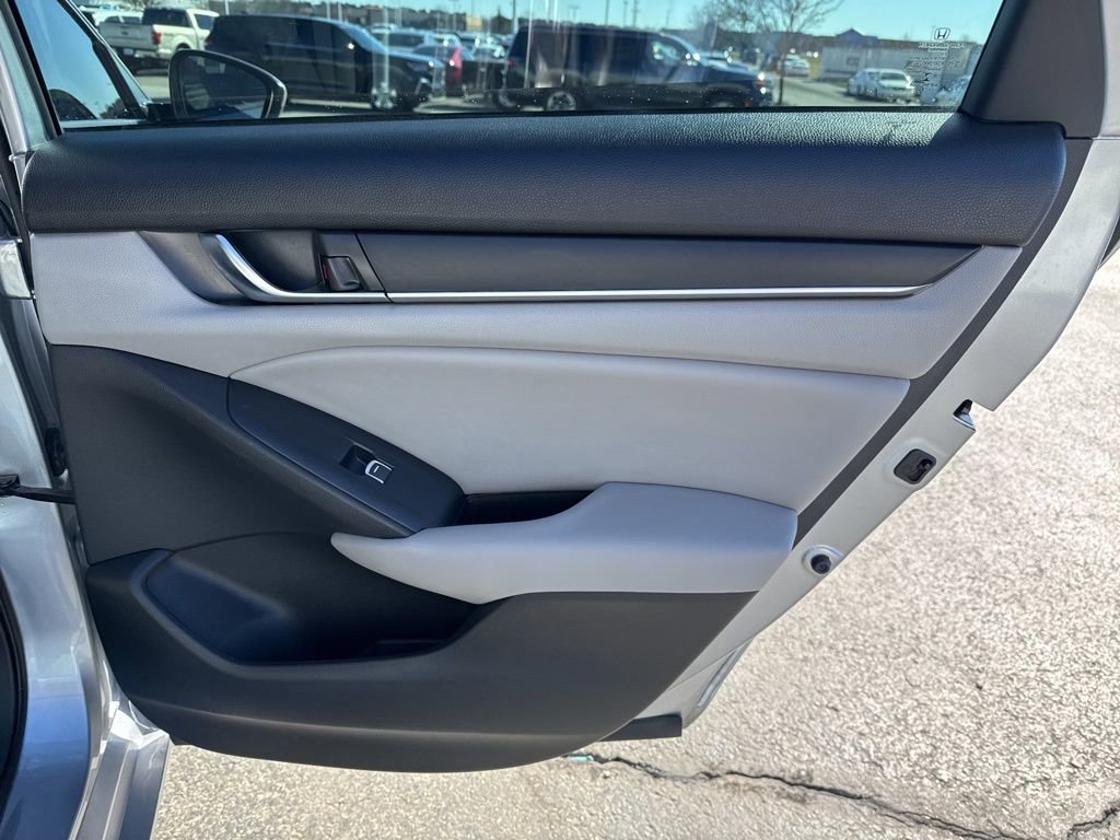 Used 2018 Honda Accord LX image 32