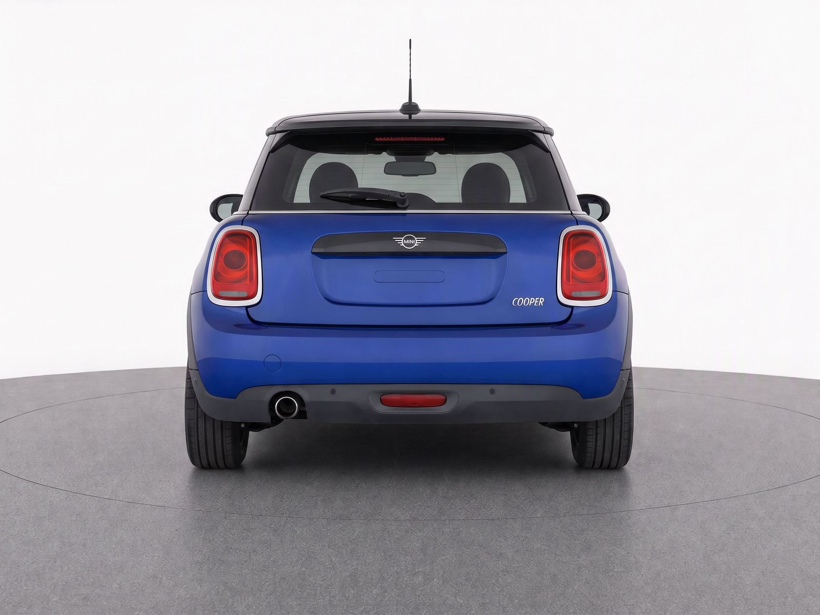 Used 2019 MINI Cooper 2-Door Hardtop w/ Storage Package FWD image 5