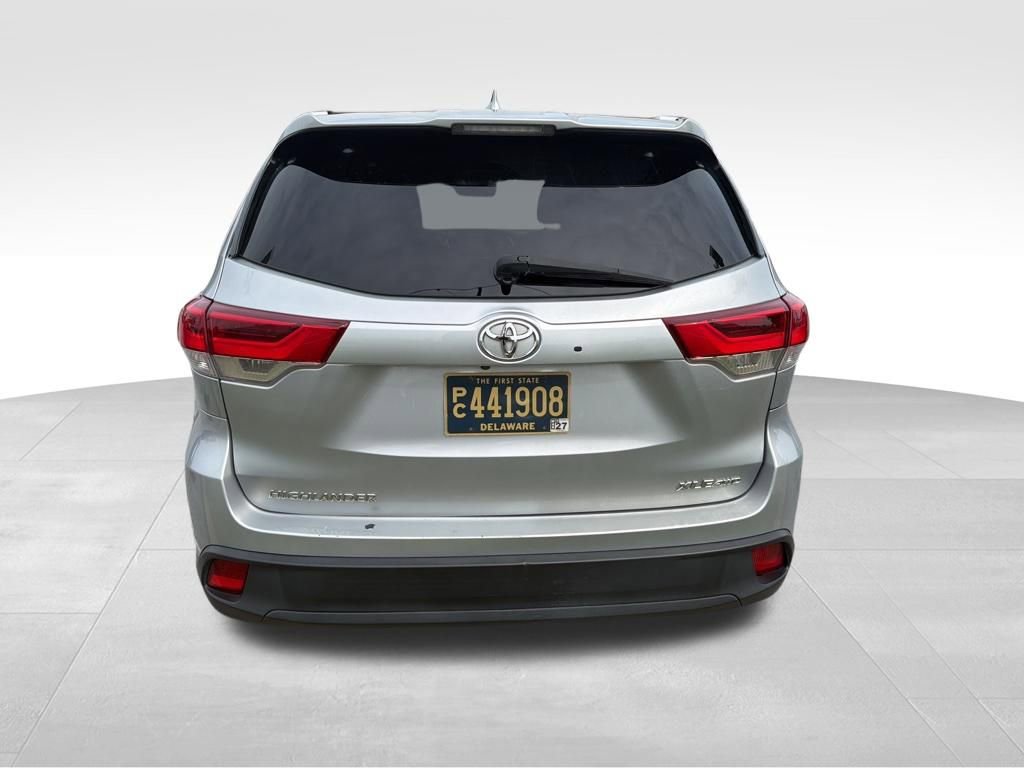 Used 2019 Toyota Highlander XLE AWD/4WD image 5