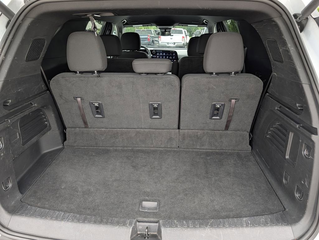 Used 2025 Chevrolet Traverse LT image 28