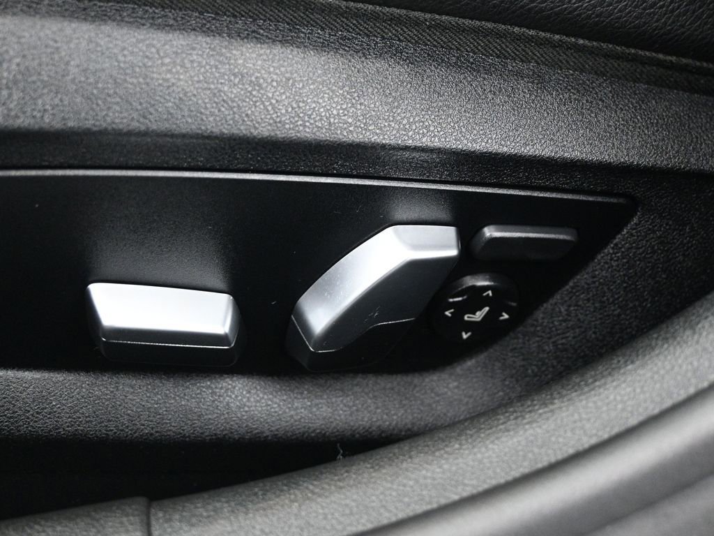 Used 2019 BMW 530e 530e iPerformance w/ Convenience Package image 12