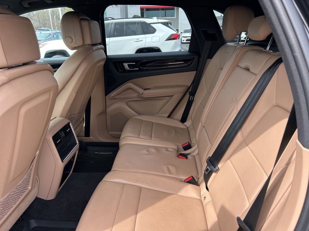 Used 2019 Porsche Cayenne image 14