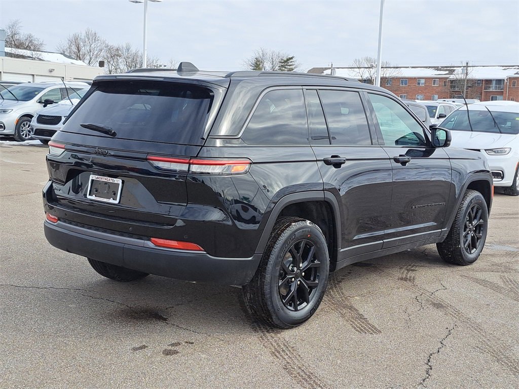 New 2026 Jeep Grand Cherokee L Laredo image 4