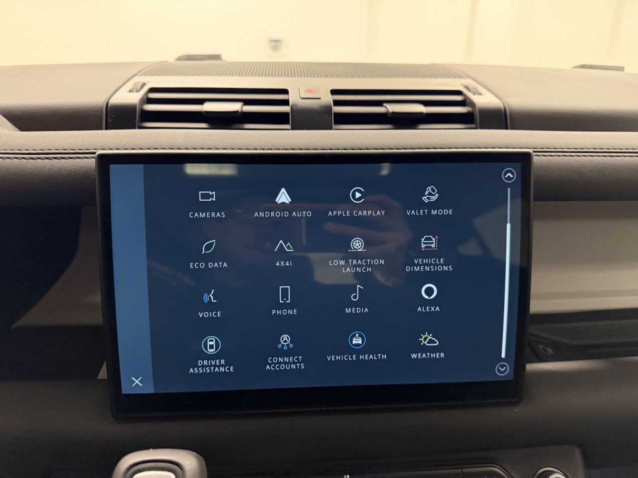 Used 2025 Land Rover Defender 110 S image 21