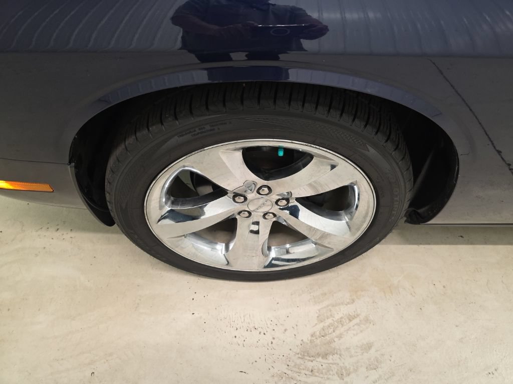 Used 2014 Dodge Challenger SXT Plus RWD image 2