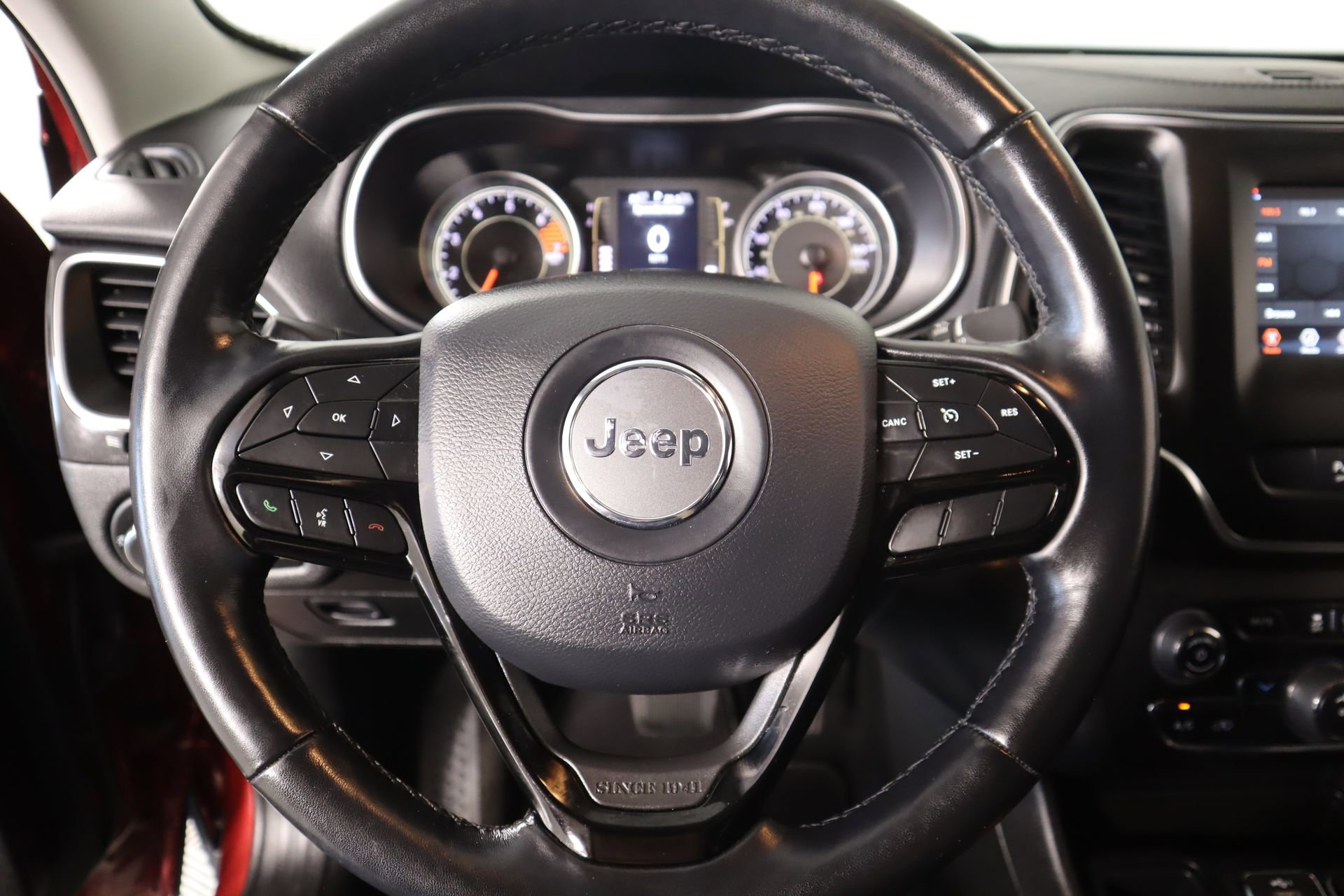 Used 2021 Jeep Cherokee Latitude Plus image 3