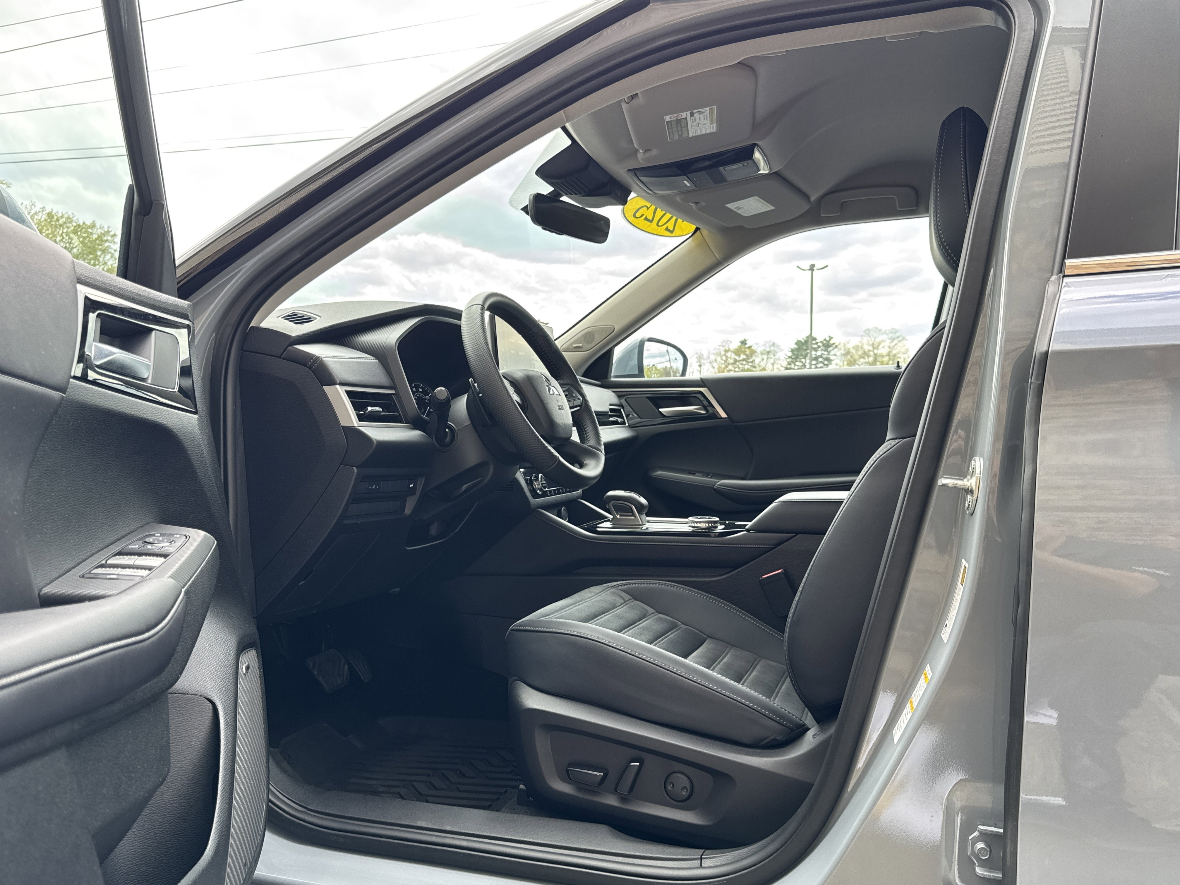 Used 2025 Mitsubishi Outlander SE AWD/4WD image 9