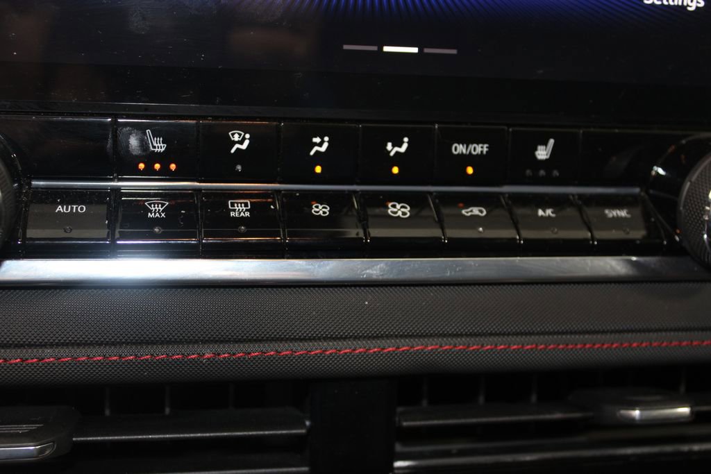 Used 2023 Chevrolet Colorado Z71 w/ Z71 Convenience Package 2 image 30