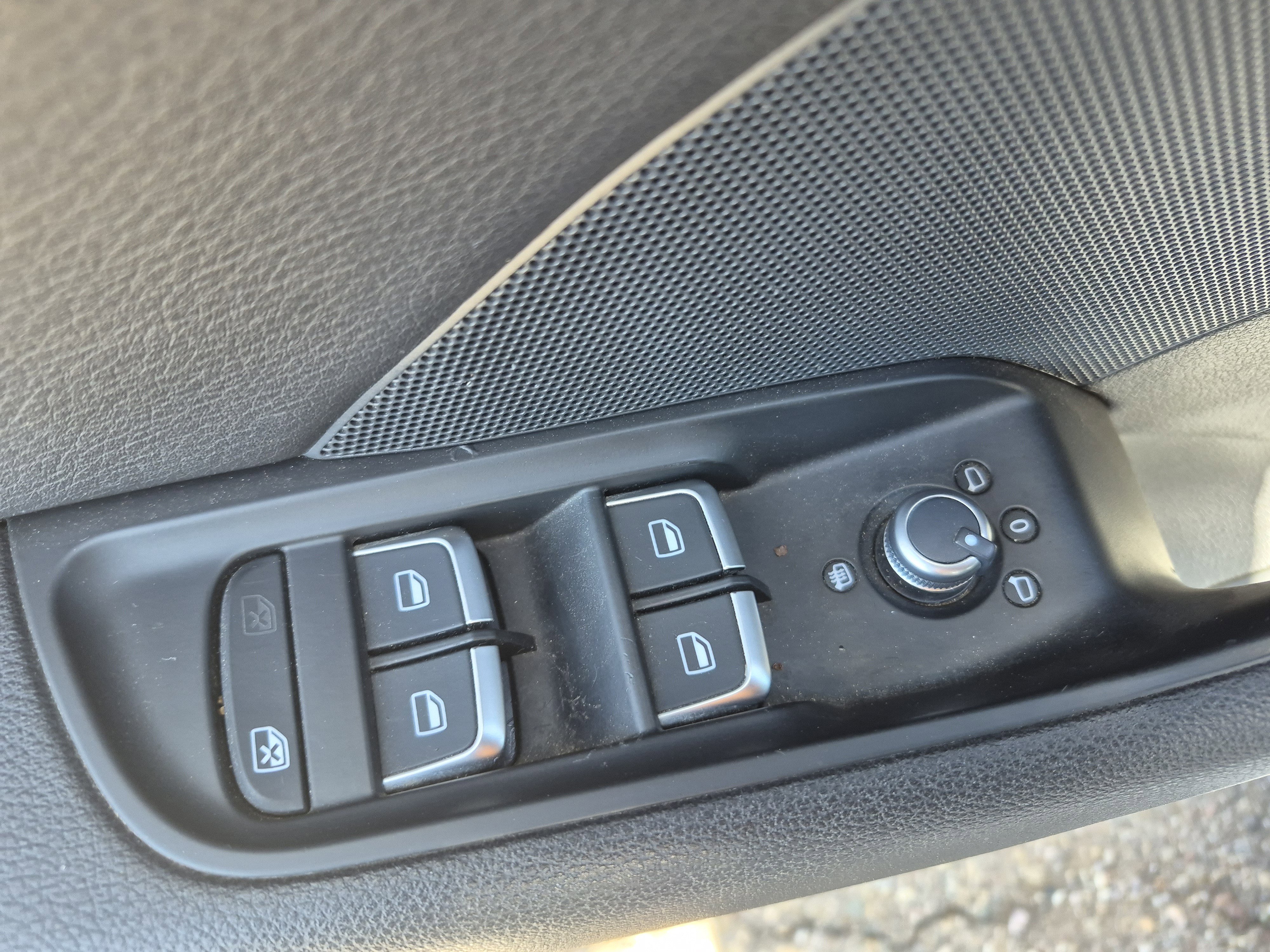 Used 2016 Audi A3 e-tron Premium w/ Audi MMI Navigation Plus FWD image 12