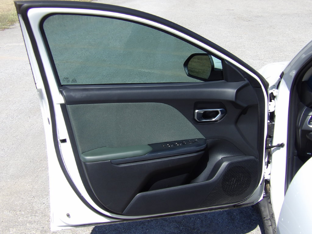 Certified 2025 Kia K4 EX FWD image 9