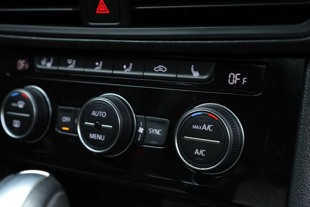 Used 2020 Volkswagen Jetta R-Line w/ R-Line Cold Weather Package image 23