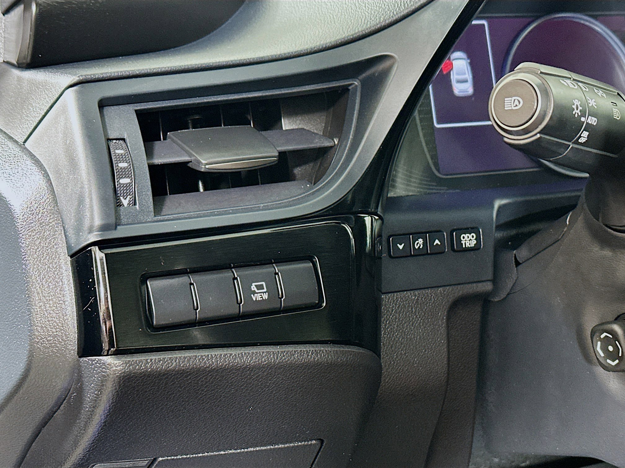 Used 2022 Lexus ES 300h w/ Accessory Package image 10