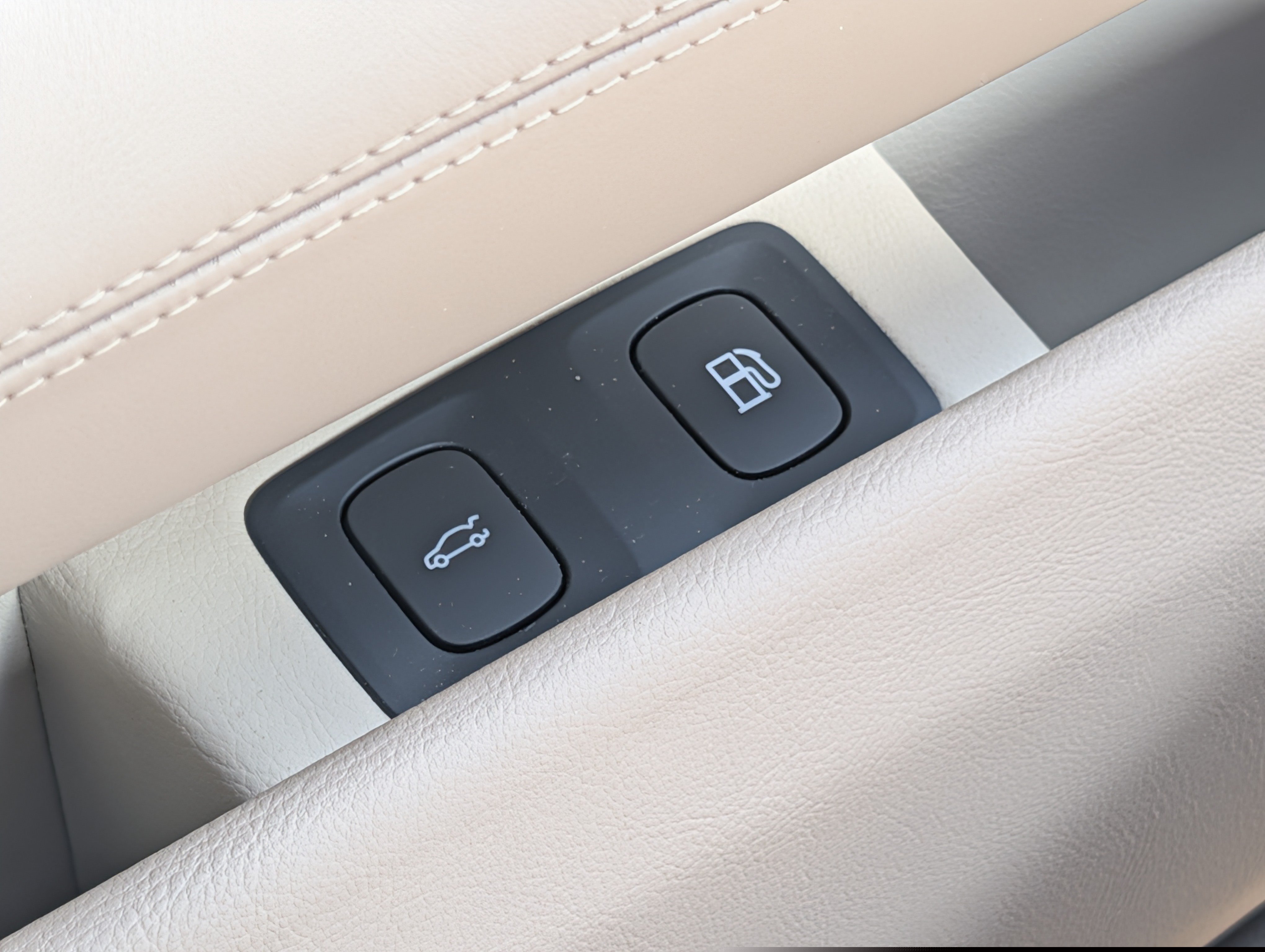Used 2014 Cadillac ELR FWD image 31