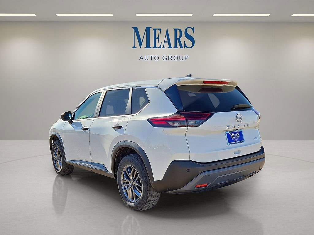 Used 2023 Nissan Rogue S image 3