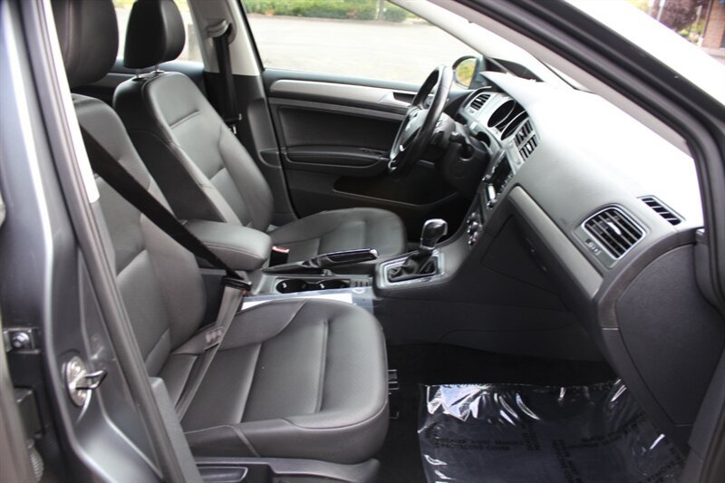Used 2015 Volkswagen Golf TDI S FWD image 18