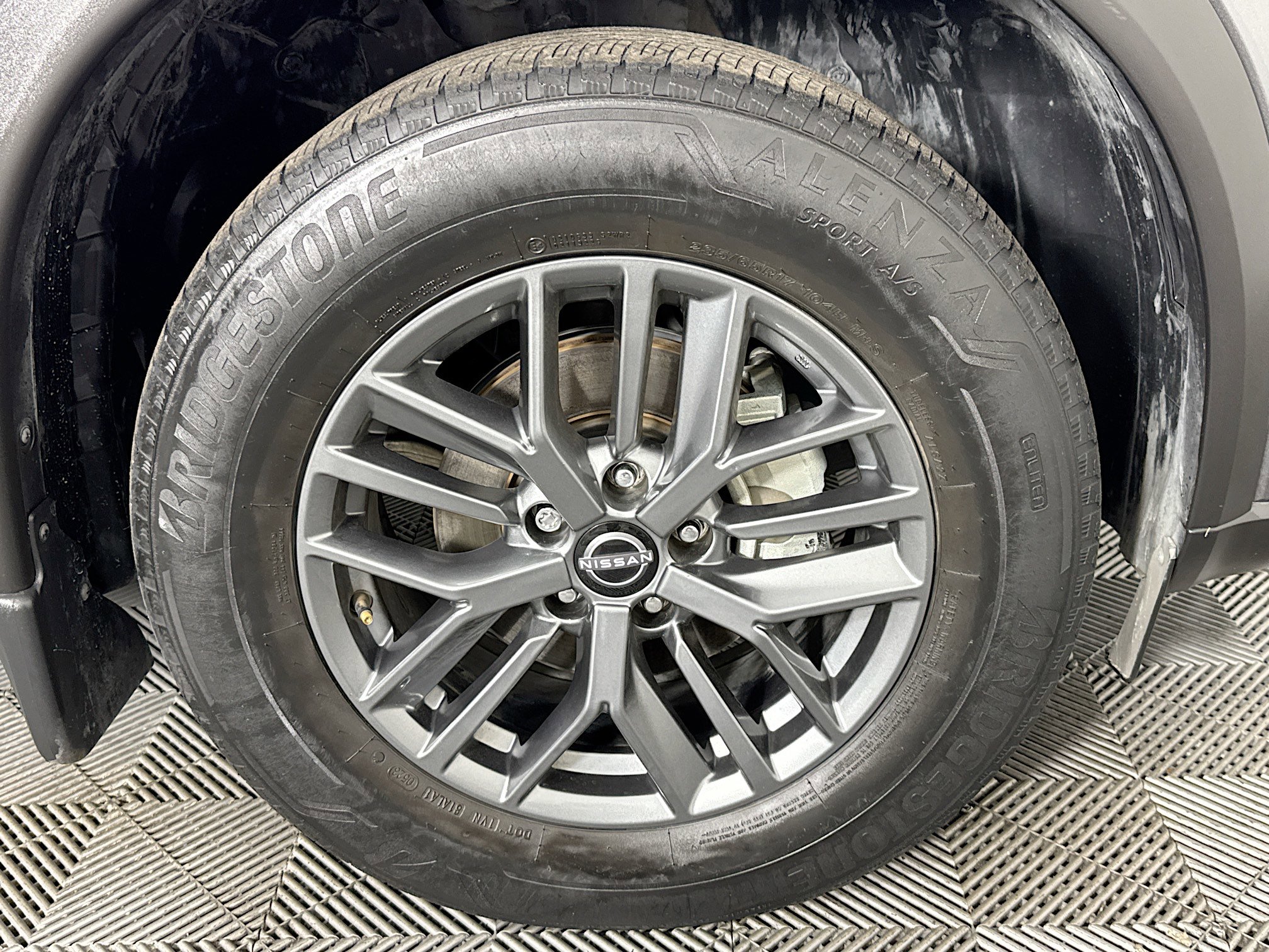 Used 2023 Nissan Rogue S image 31