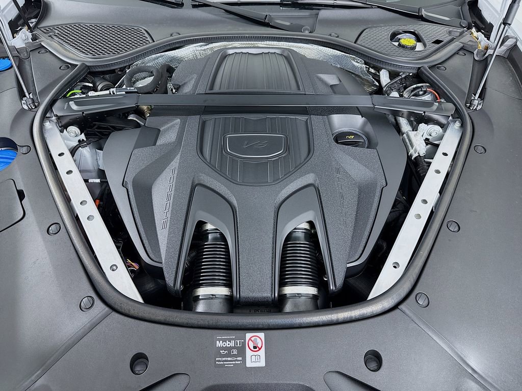 Certified 2025 Porsche Panamera 4 image 33