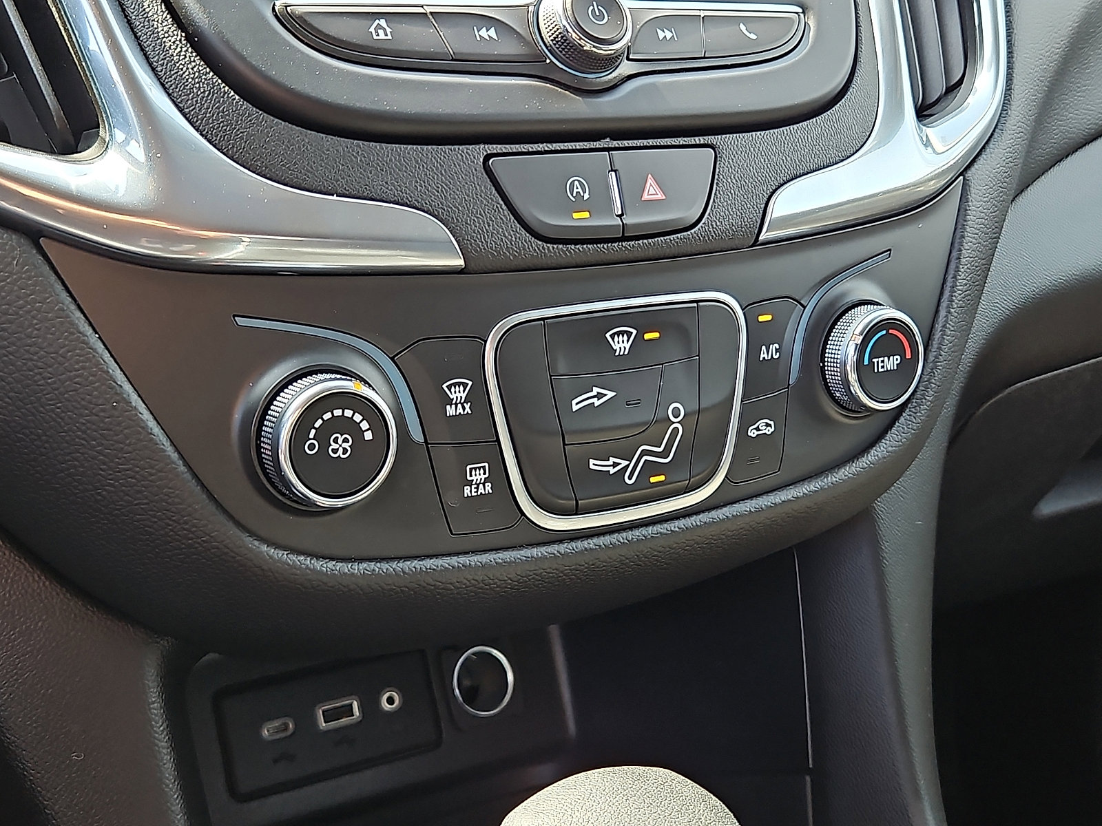 Used 2023 Chevrolet Equinox LT w/ LPO, Floor Liner Package image 15