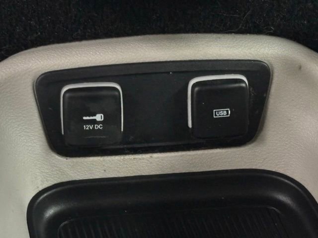 Used 2020 Chrysler Pacifica Touring-L FWD image 31