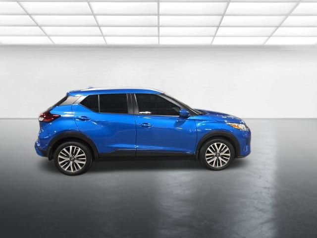 Used 2023 Nissan Kicks SV FWD image 3