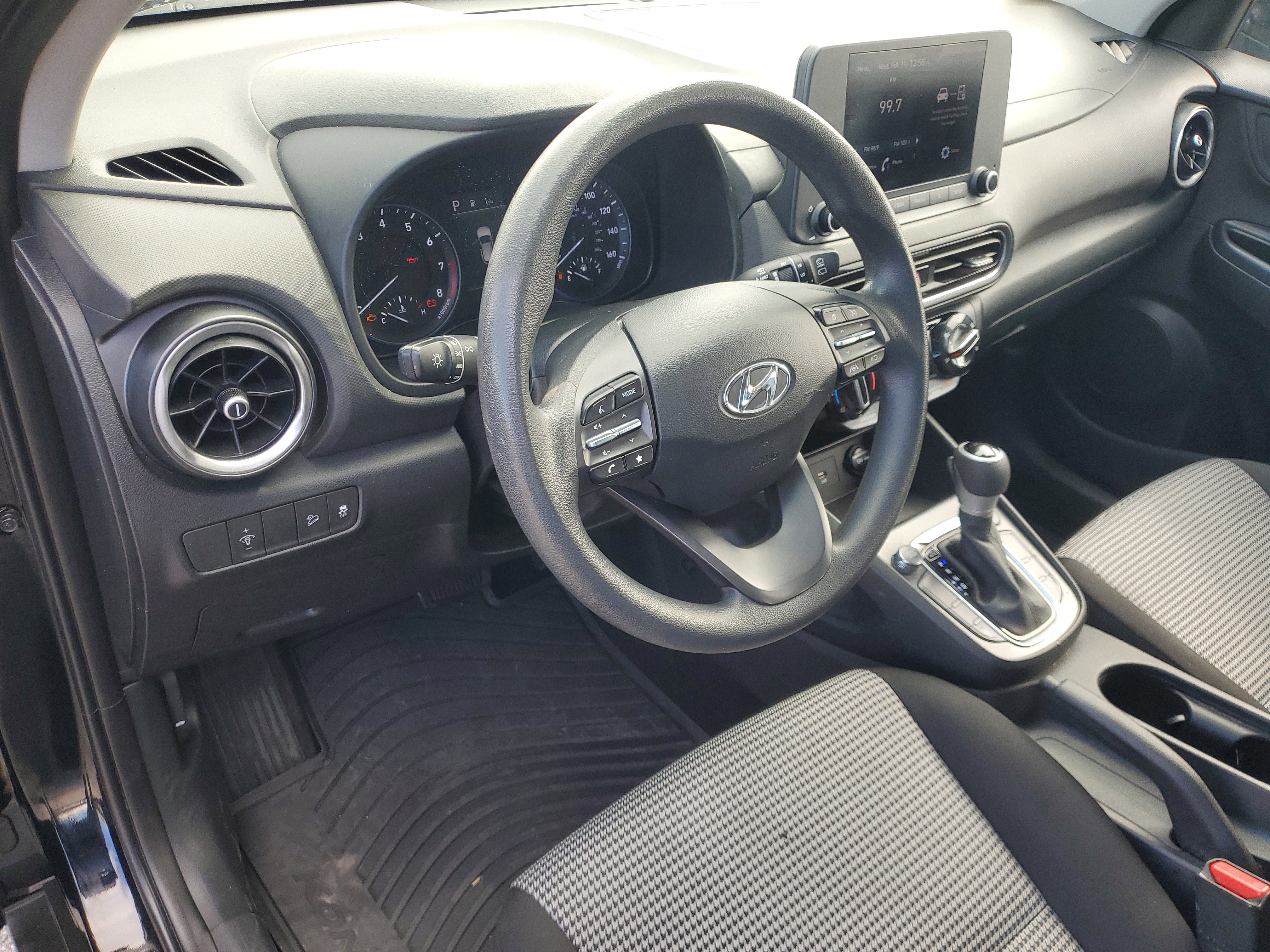 Used 2023 Hyundai Kona SE image 13