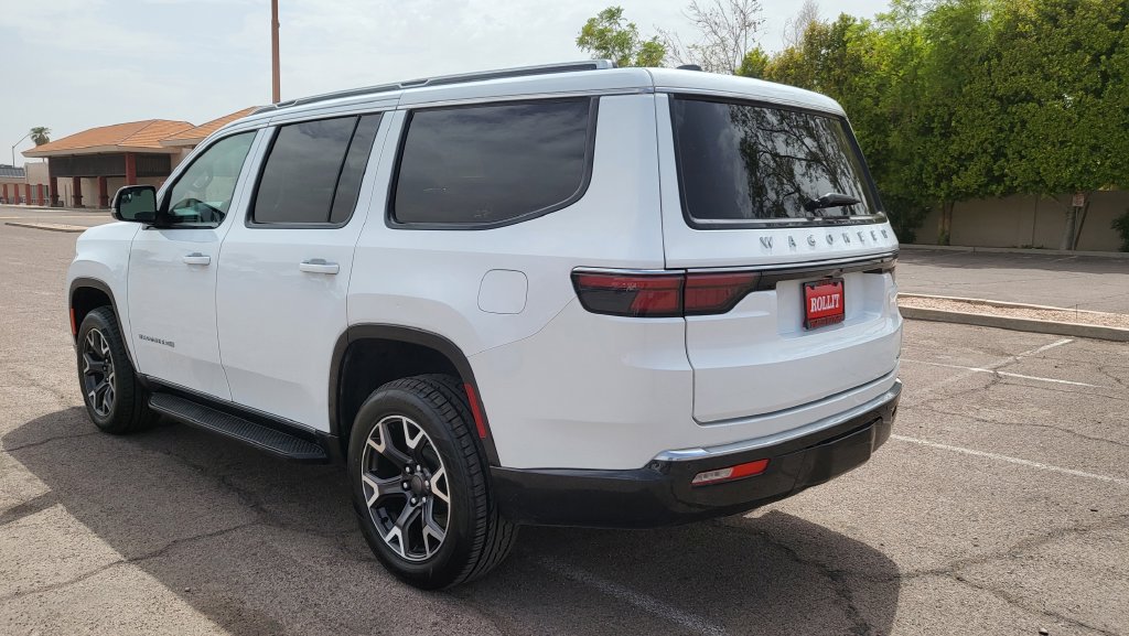 Used 2024 Jeep Wagoneer Series III AWD/4WD image 8