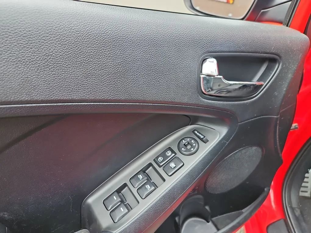 Used 2015 Kia Forte SX image 21
