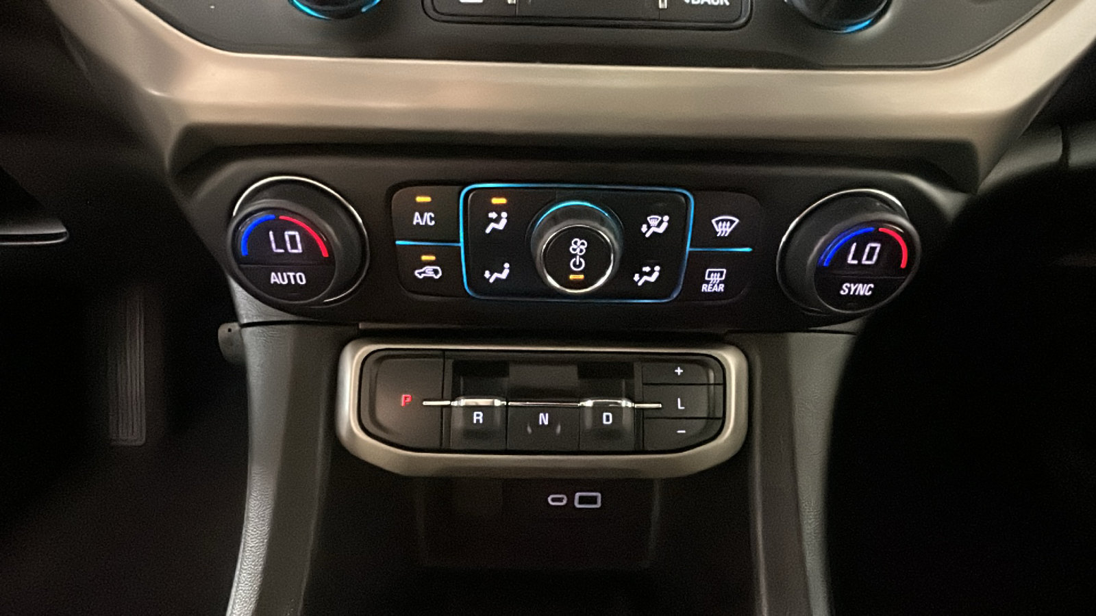 Used 2023 GMC Acadia Denali w/ Denali Technology Package AWD/4WD image 27