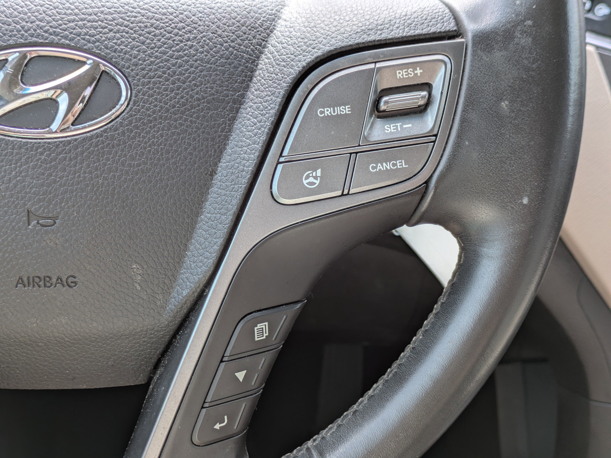 Used 2014 Hyundai Santa Fe GLS FWD image 30