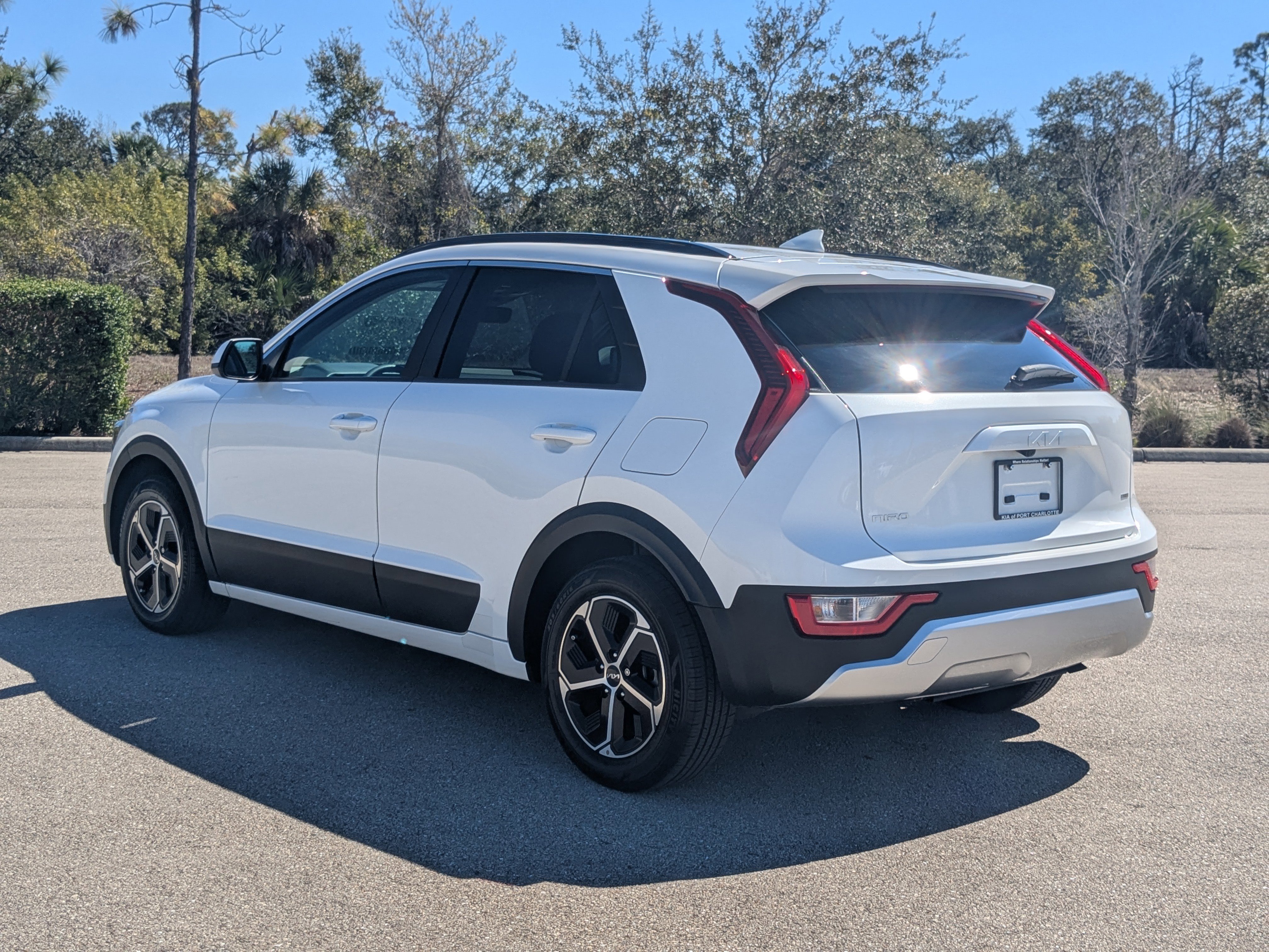 Certified 2024 Kia Niro LX image 7