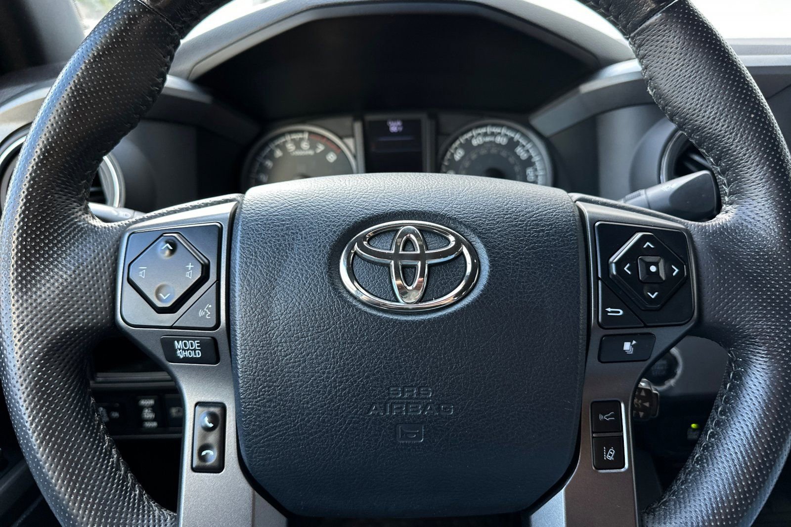 Used 2018 Toyota Tacoma TRD Sport w/ Technology Package image 21