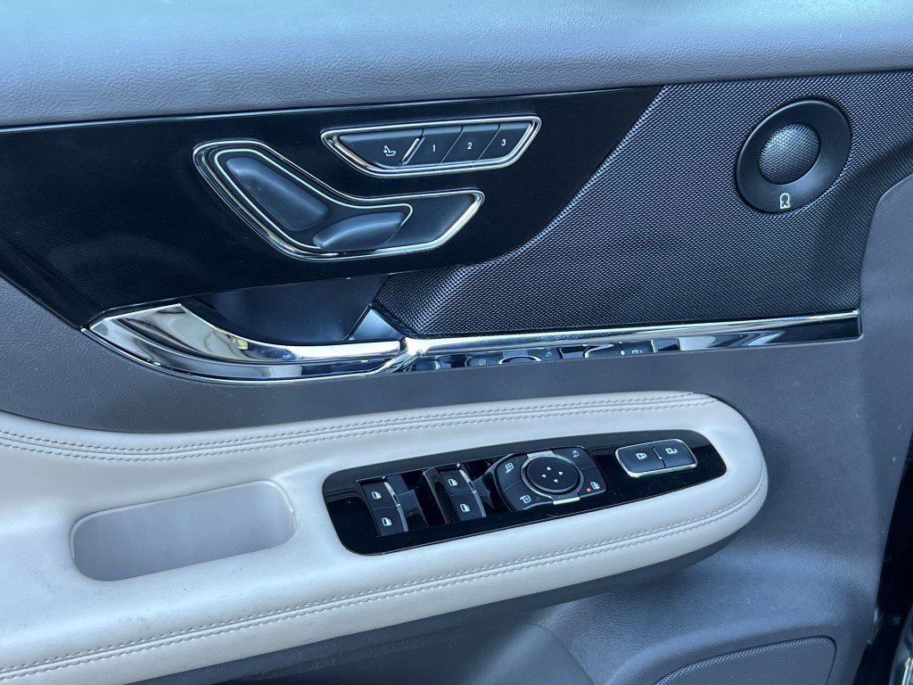 Used 2022 Lincoln Corsair Reserve w/ Sport Package image 14