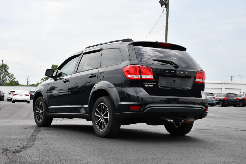 Used 2019 Dodge Journey SE w/ Connectivity Group FWD image 5